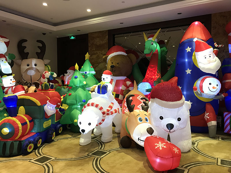 Christmas-inflatable-light